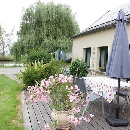 Vila Les Saules Domalain Exteriér fotografie